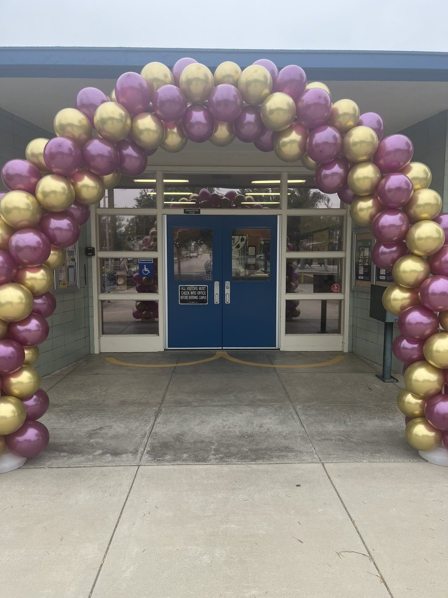 Ready to welcome CHS graduates/Grant Alumni to campus today. We are so proud of you.
#cjusd #grantgrizzly