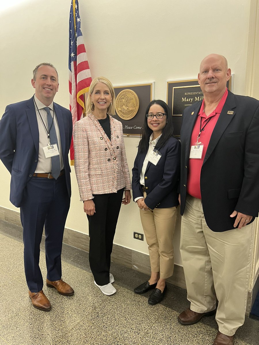 JimPiephoff's tweet photo. @EricDonnellyMD , @Tarita_ThomasMD , @ASTRO_org  and I want to thank @RepMaryMiller and Dean Johnson for taking the time to meet with us to discuss #FixPriorAuth #CancerSurvivorship #RadIn #ASTROAdvocacy https://t.co/4WZmkXq210