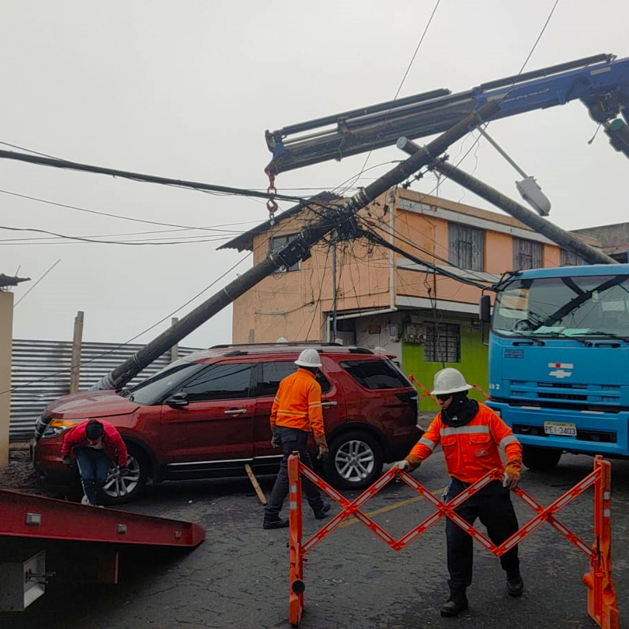 Empresa Eléctrica Quito on Twitter "En el sector de SanCarlos