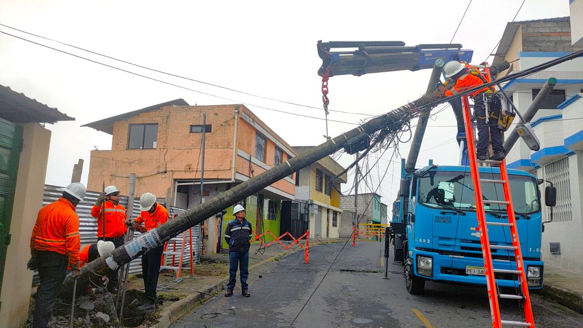 Empresa Eléctrica Quito on Twitter "En el sector de SanCarlos