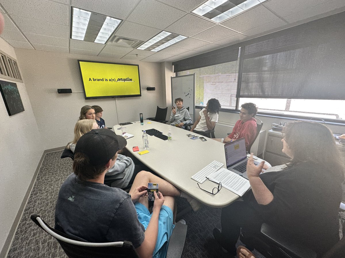 jon_rogers's tweet image. LH reporters working on branding, graphics and video editing with U of Iowa Strategic Communications pros.