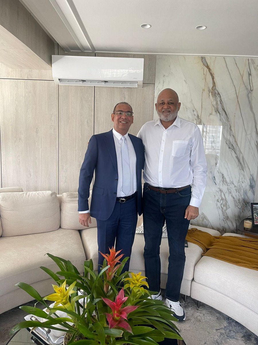 Feliz de la satisfactoria recuperación de mi buen amigo <a href="/RobertoFulcar/">Roberto Fulcar</a> , con quien he construido una amistad de más de 20 años que rebasa los límites de la militancia partidaria.  Que siempre Dios te acompañe.
