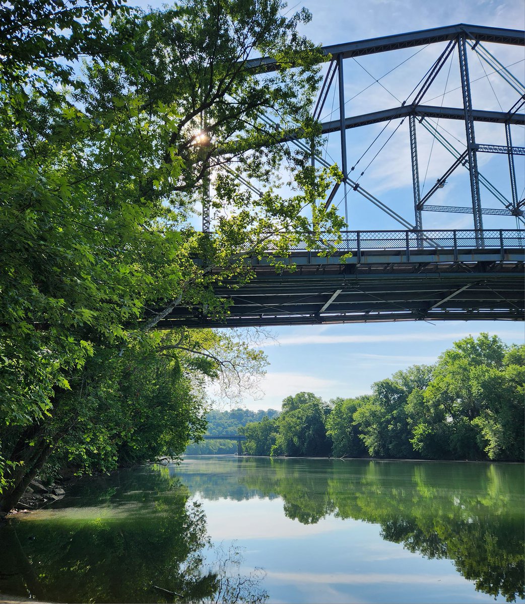 visitfrankfort's tweet photo. Frankfort is expecting some beautiful weather this week. Make plans to visit and enjoy the water, explore our downtown, and experience what makes Frankfort one of a kind! 🥃☀️

📸: Neat Kentucky Tours
#VisitFrankfort #KYDistilled #KYRiver #TeamKentucky #KYTourism https://t.co/OYTlp9WB7z