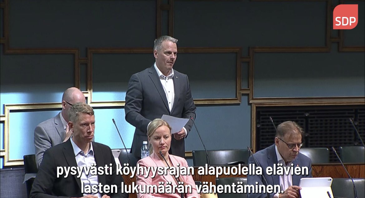 TimoSuhonen1's tweet photo. Tänään täysistunnossa pidin puheen lapsiperheköyhyyden vähentämisen puolesta. #kansanedustaja #sdp #timosuhonen https://t.co/oEiOxZFmaI