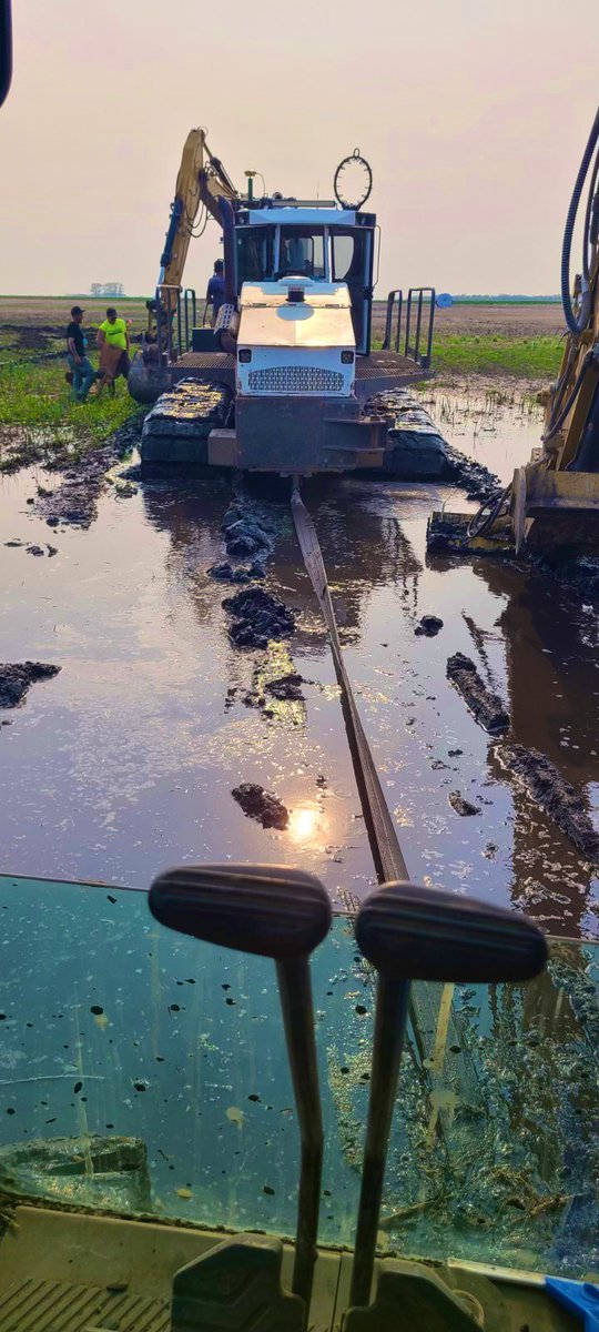 NextGenDrainage's tweet image. Even the big guy needs some help once in a while. Our tile plow combines the expertise of skilled operators and cutting-edge GPS mechanisms to keep that 8" line on grade when passing through soft spots. #plant23 #nextgen #agmb #mbag #mbfarms #manitobacrops #manitobagrains