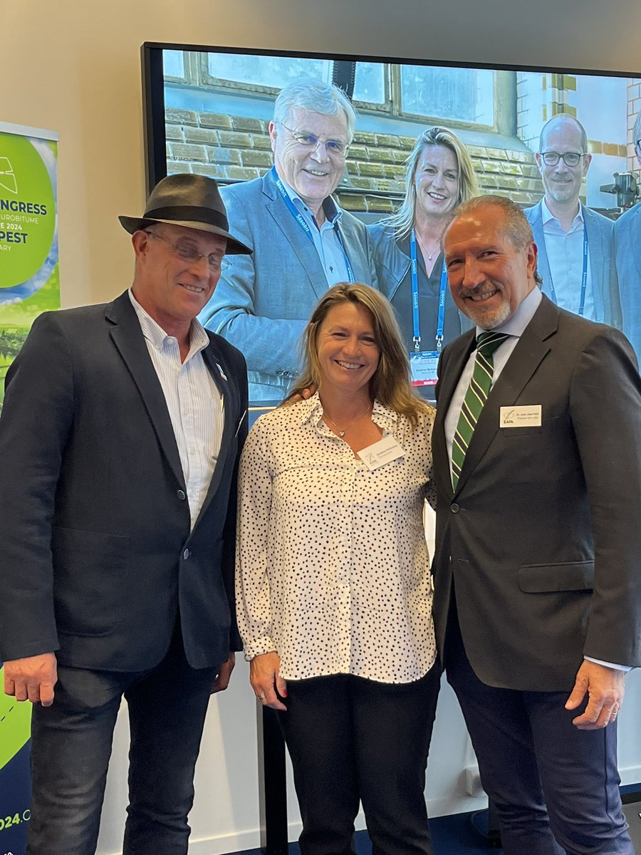 Pleasure to welcome 🙏 the next President and thank the immediate past President of #EAPA today in Brussels <a href="/eurobitume/">Eurobitume</a> <a href="/E_E_Connect/">Eurasphalt & Eurobitume Connect</a> <a href="/ERFbrussels/">ERF EU</a>