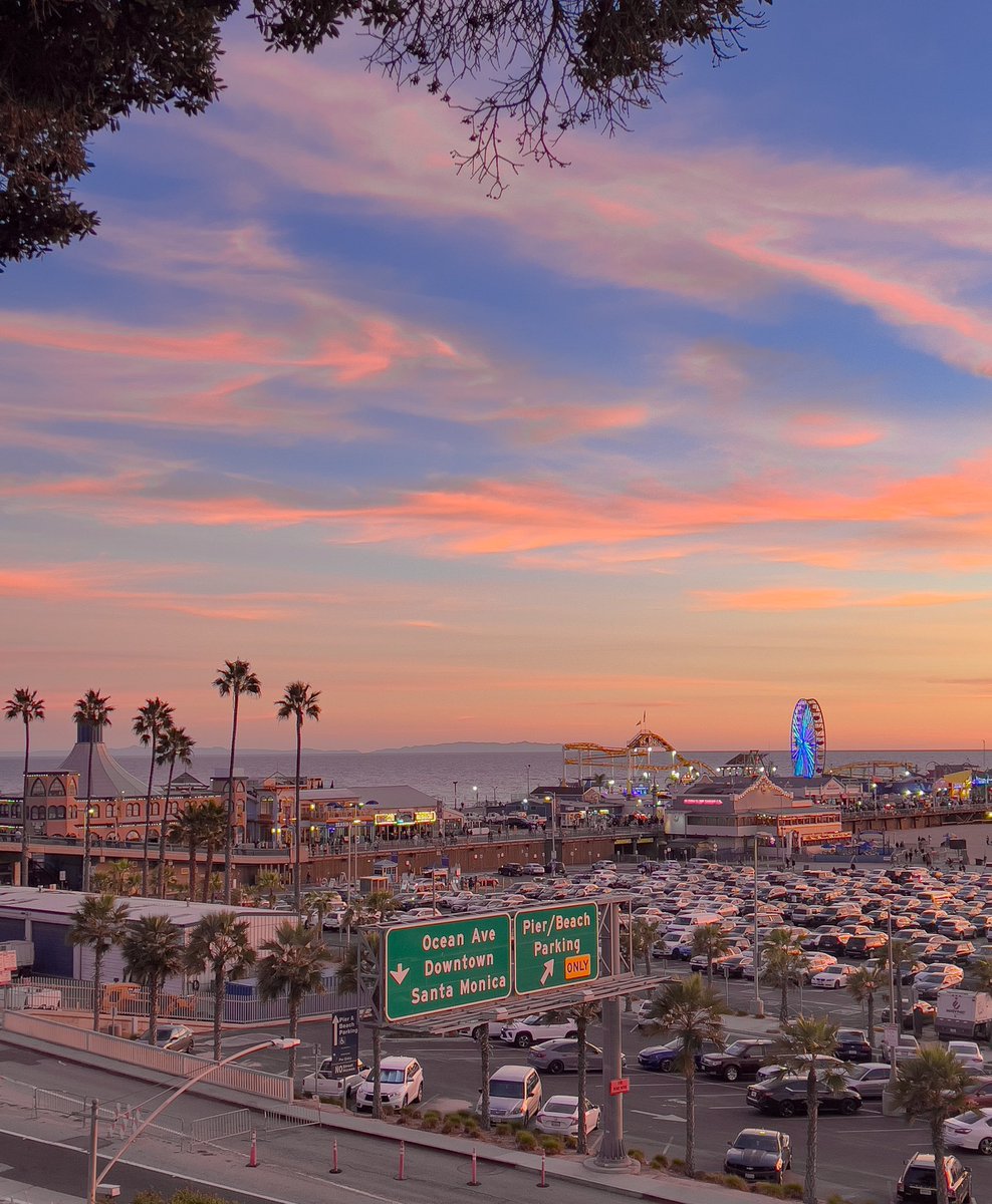Hans_Eventyr's tweet photo. Beautiful SoCal sunset skies
Santa Monica, CA

#Photography
#PhotoOfTheDay
#Camera
#TravelPhotography
#NaturePhotography https://t.co/LbDPT97pbK