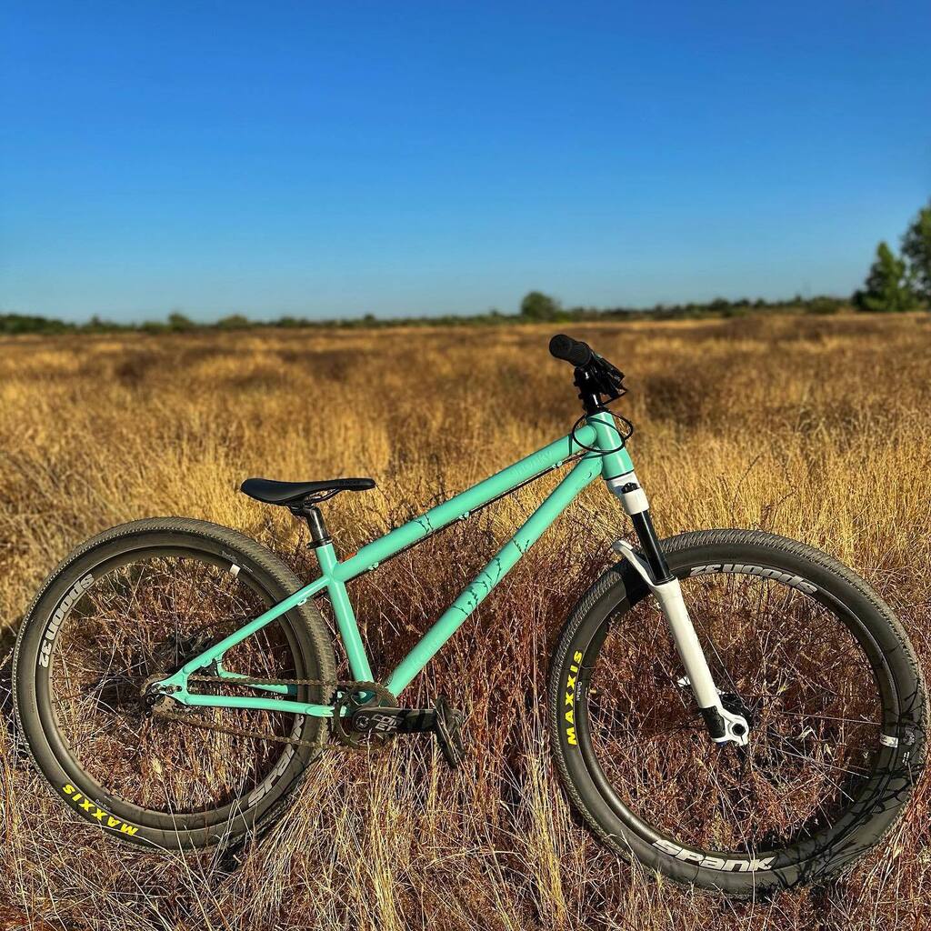 Big shout out to @adrian_monge_413 for keeping the Dirtbag community alive. When my brother <a href="/gj2208/">GavinJ2208</a> told me he got back into riding bikes and bought himself a DJ, I  knew I would need to do the same if I wanted to ride with him. Adrian sourced the frame … instagr.am/p/Csl0mQhJQJ7/