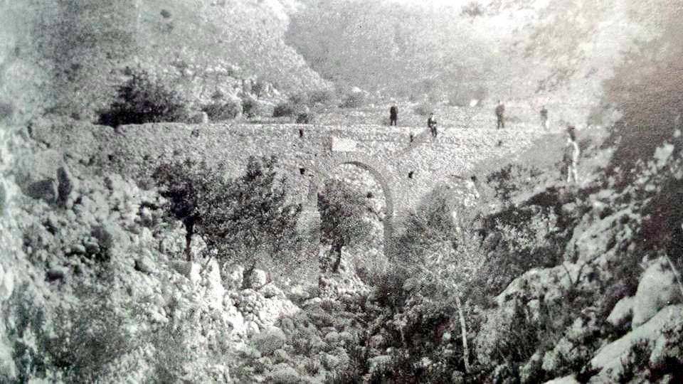 Sanguango1977's tweet photo. Arcades de l'aqüeducte que portava l'aigua des de la font del Cirer fins al monestir de Sta Maria de Valldigna, a terme de Simat.
#Simat
#laValldigna https://t.co/p1154Dn0rJ