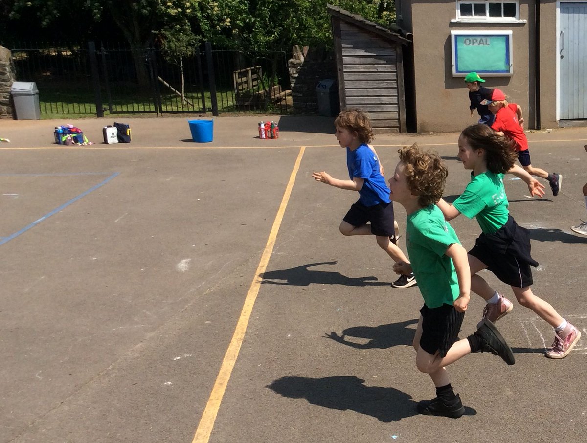 HambrookSchool's tweet photo. This week #Hambrook1 have been practicing team games ready for our upcoming sports day. https://t.co/8unHdJcBej