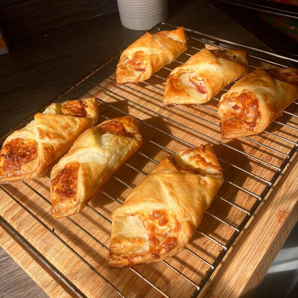 Batch cooking some packed lunch puff pastry parcels #nom