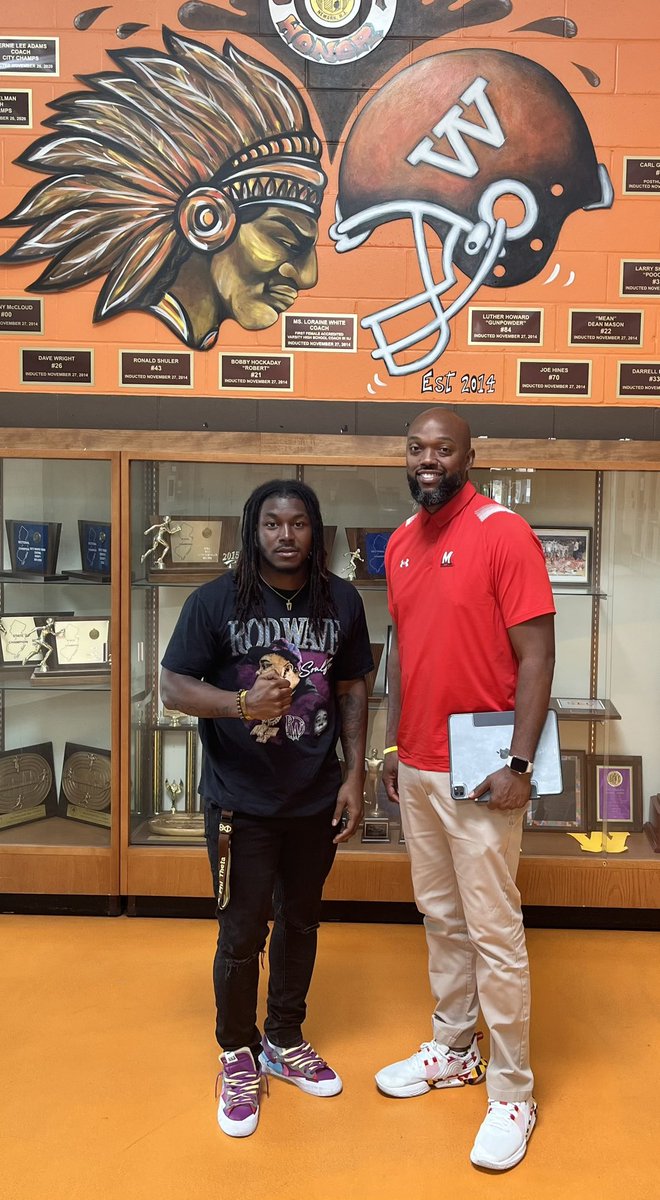 CoachLuckLBU's tweet photo. Shoutout to @UMD_CoachBaker & @TerpsFootball @TerpRecruiting for stopping by and seeing our guys at @WeequahicHSFB 🟠🟤🪶🏈 #IndianPride #IndianRun #FearTheSpear @thvchosen1 @nps_weequahic @CoachMac7979 @ElijahMotley_3 @_boog5 @Marsh_Rashawn @lsingleton_14 @ManMan6k https://t.co/BmFZyF4fmG