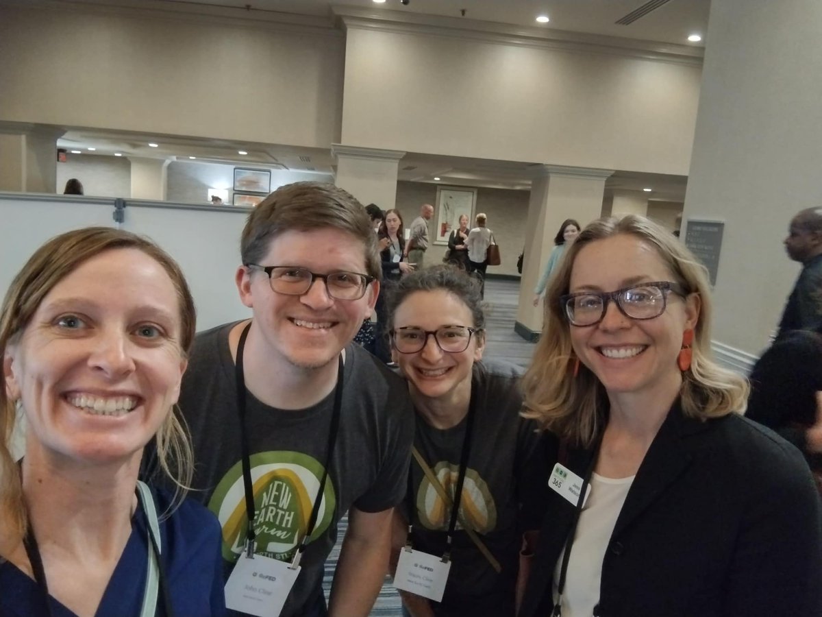 _compostcrew's tweet image. @ReFED #FoodWasteSummit2023 brought businesses, innovators, policymakers and nonprofits together to drive the adoption of food waste solutions. We bumped into familiar faces and met new friends like the founder and CEO of @Retaaza, @StLouisEarthDay and more! 👋😄

#ReFED