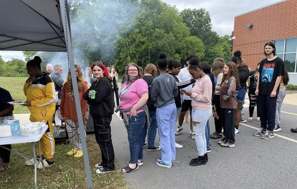 PLC_CCS's tweet photo. Celebrating our PLC Seniors this afternoon with a Cookout, Kona Ice, Fun and Games!   Seniors received a gift bag and yard sign at the Senior Celebration!  “Thank You” to those who made monetary and product donations to our Senior Celebration!  Fun had by everyone! #CabCoSchools https://t.co/iTFNs7ayp0