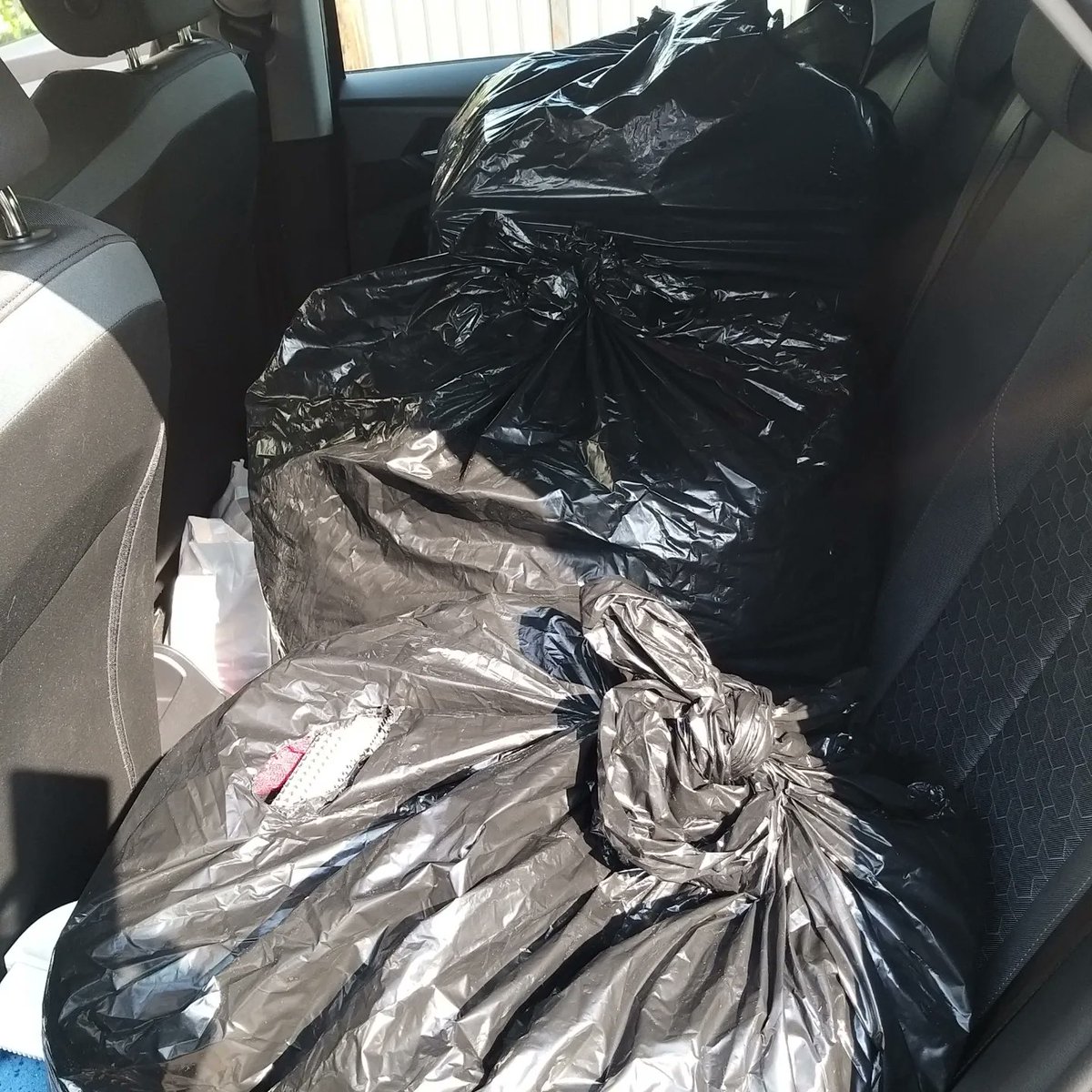 HarmonizedUk's tweet photo. I helped my client to #declutter their #clothes #makeup we #decluttered 6 big bin bags to charity, I #organised #catergorised #colourcordinated their #wardrobe the client was so #happy and had the best nights #sleep ๐ฅฐ
https://t.co/AG6k3mpDCr @apdouk https://t.co/C0isTGoCak
