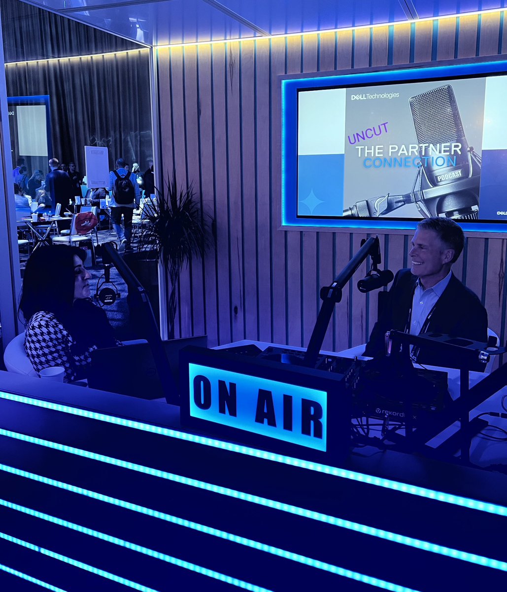 wwt_inc's tweet image. Spotted at #DellTechWorld: @bobolwig recording #ThePartnerConnection UNCUT podcast! Be on the lookout for the episode coming soon. @DellTechPartner