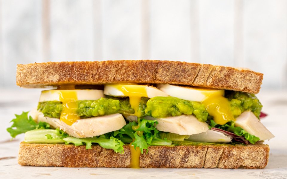 DeliciouslySavv's tweet image. 🙌A13 Depending on the week we can buy 6 or 7 @AvosFromMexico🥑 to make homemade batches of Guac, as my husband likes me to add it in place of mayo on his sandwiches🥪! That is heart healthy for sure! #gno #AvocadoGoodFats #SuperGood PLS RT