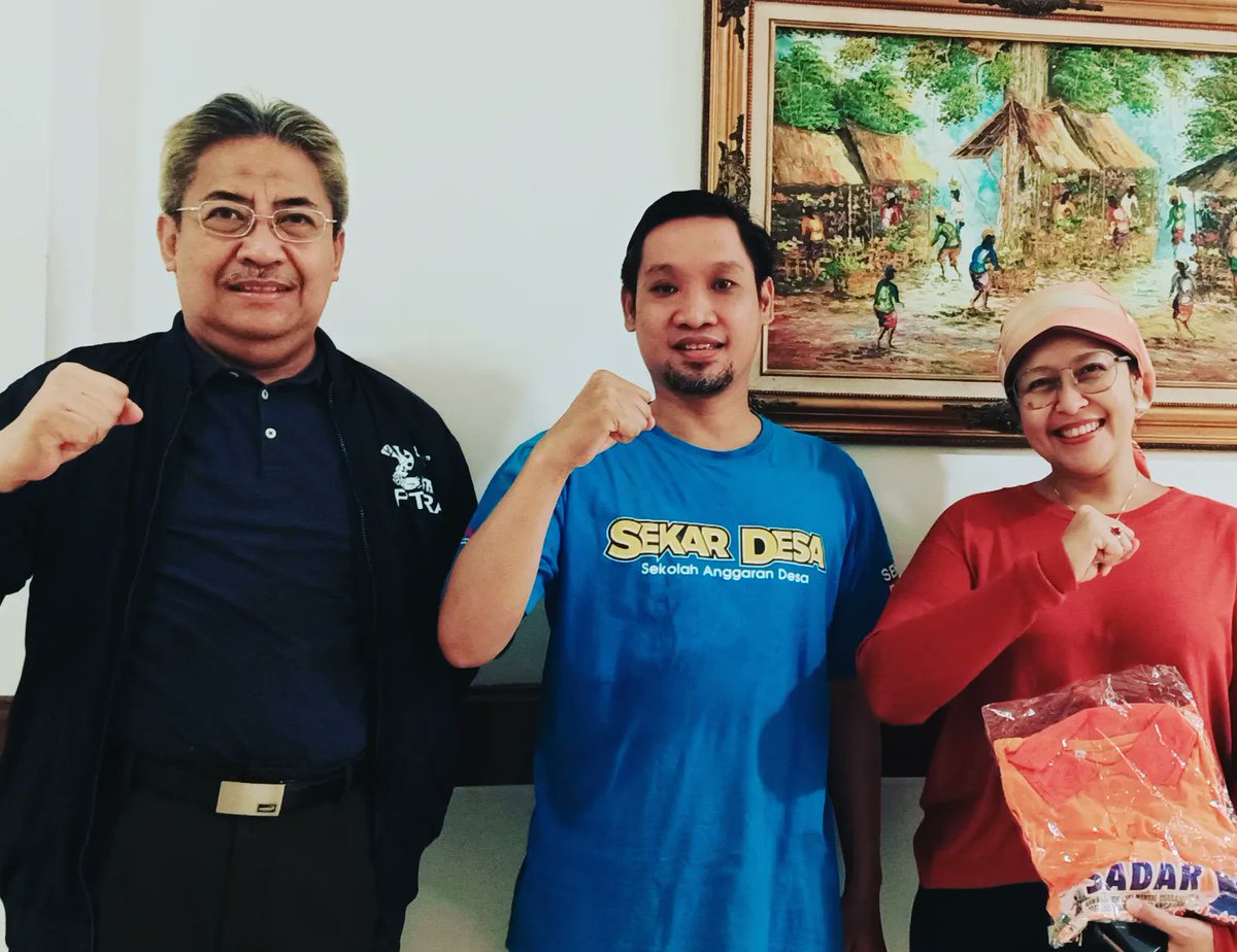 cak_adi22's tweet photo. Bersama Prof. Bustanul Arifin dan Bu Astrid.. Salam Transparansi!! https://t.co/EZKRI1sy6M