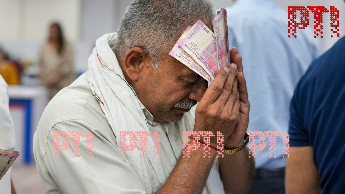 PTI_News's tweet photo. Small queues, confusion over rules at some banks as Rs 2000 note exchange window opens
https://t.co/4Mh28IfOKv
#Rs2000currencynotes https://t.co/cNubww5gyh