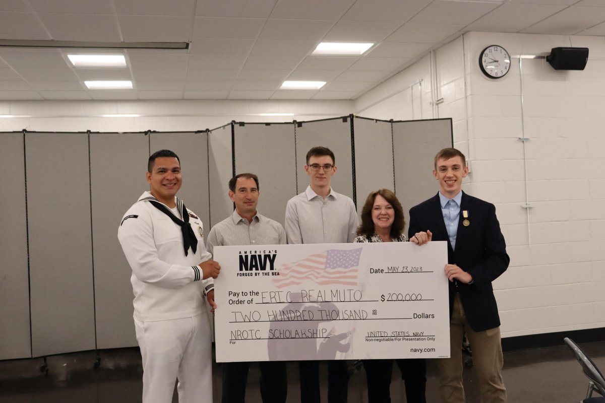 CommackSchools's tweet photo. This morning, Commack High School honored Minwook, Carey, Joey and Eric for their commitment of service to our Country following graduation. We are so proud of these students and are thankful for their service. #CommackProud #CommackSchools #MilitaryService https://t.co/fykXZms5aB
