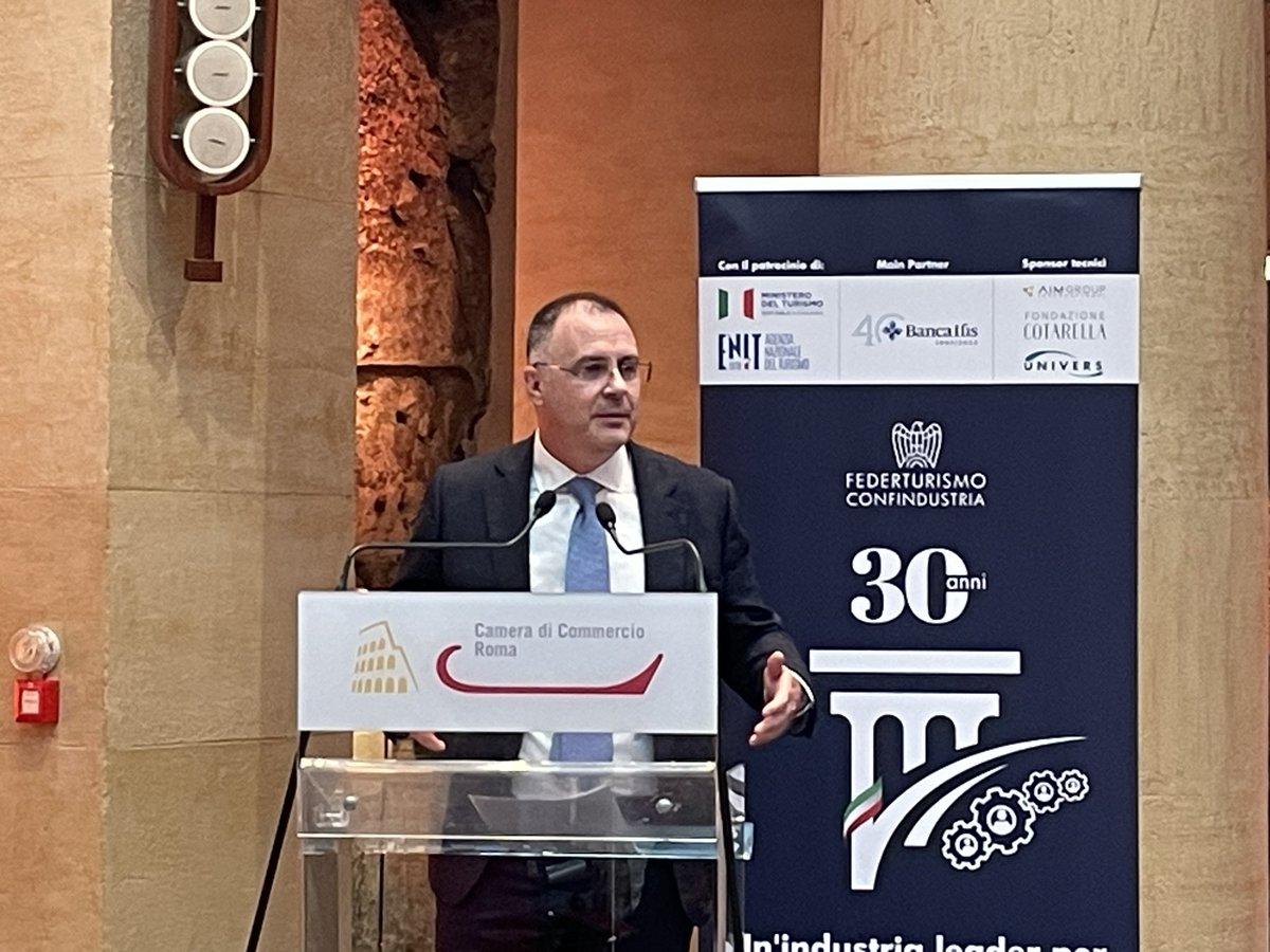 Vorrei esprimere solidarietà e vicinanza ai miei corregionali colpiti da #alluvione. #EmiliaRomagna è una terra di imprenditori, si rialzerà. Oggi è stato bello vedere la premier <a href="/GiorgiaMeloni/">Giorgia Meloni</a>, <a href="/sbonaccini/">Stefano Bonaccini</a> e tutte le forze politiche lavorare assieme senza distinzione di colore.