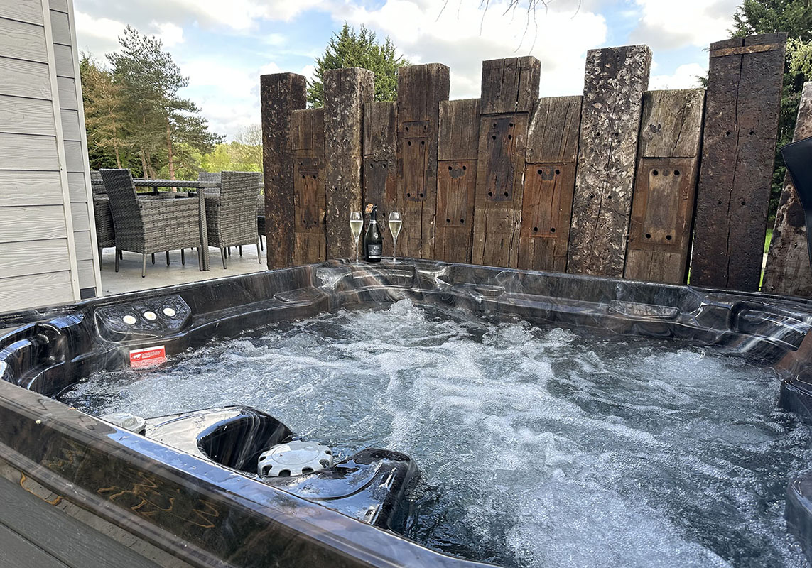 READ ALL ABOUT IT:     When the Just Lodges team were invited to stay at Faringdon Grange in the Oxfordshire countryside by the Cotswolds....    justlodges.com/news/view/show…

If you'd like to check out Faringdon Grange for yourself, they're having an open day on 28th May