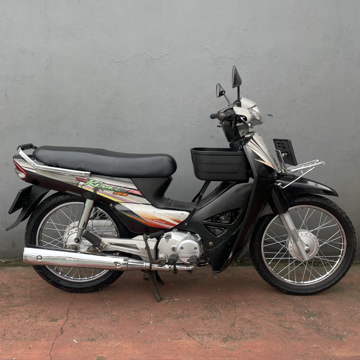Main motor kemarin sore 🛠️ tweet media