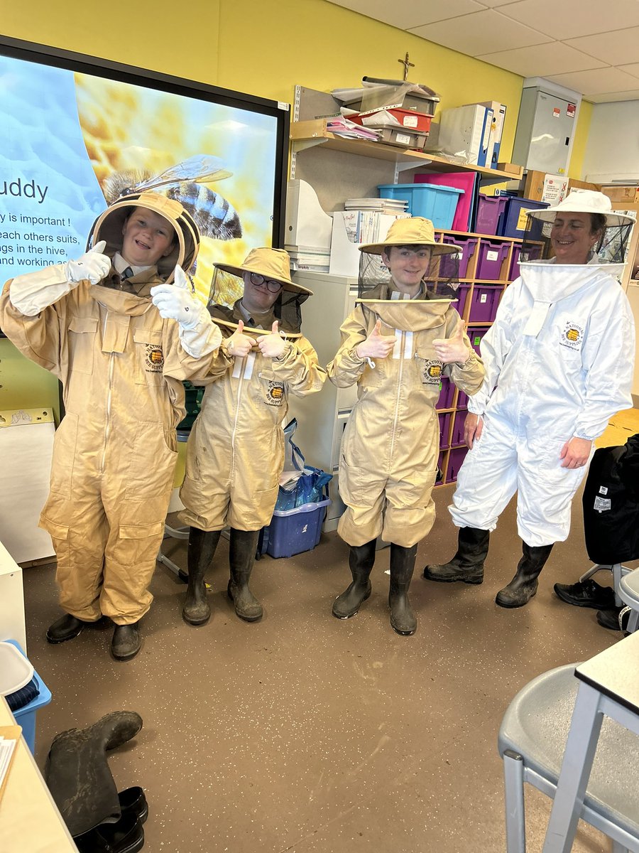 Columbuzz22's tweet photo. S3 Skills for the Future class were thrilled to get their suits on and identify some equipment all ready for our hive inspection next week ! 🐝🐝 @SGlobalgroup @_stcolumba https://t.co/JjBJwVQNLa