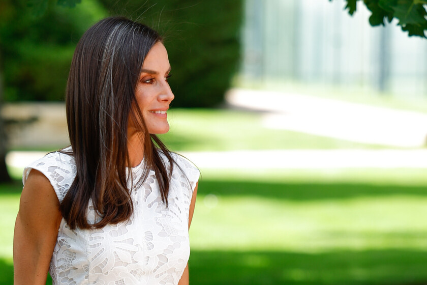 FitnesTrainers's tweet photo. vitonica: El ejercicio fácil con el que la Reina Letizia tonifica los brazos y que podemos hacer sin ir al gimnasio https://t.co/27CE8Br9m3 https://t.co/nEs2y9If5u