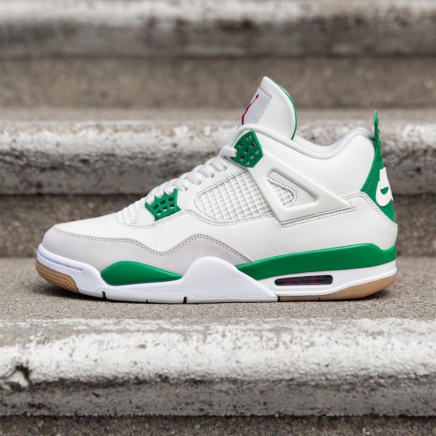 SNKR_TWITR tweet media