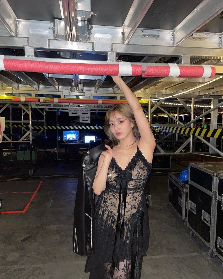 jihyo moments that could kill a sapphic tweet media