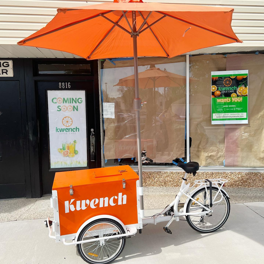 ChrisGregoris's tweet photo. Kwench Juice is getting closer coming soon to Wauwatosa.

Introducing…the KWENCHCYLCE!!🍊🚲⛱️ Look for Erin out and about around Tosa and say hello!👋

Come hear about the juice cafe, grab some fun promo items, and pick up a flyer with opening month BOGO deals!🤩 https://t.co/A6TZRqkIji