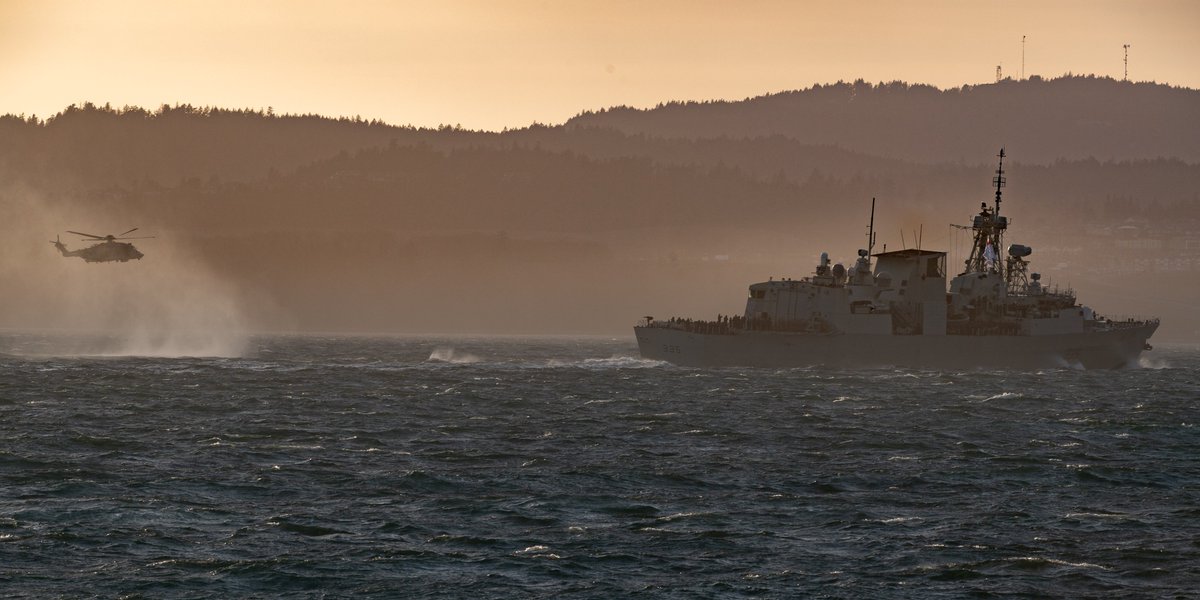 RoyalCanNavy's tweet image. “This is a place where no human being should venture, for surely, we have encountered the gate of hell.” —Simon Fraser, Hell&apos;s Gate, Fraser River.  

Today, in 1997, #HMCSCalgary made history as the first Canadian patrol frigate to conquer BC&apos;s mighty Fraser River.