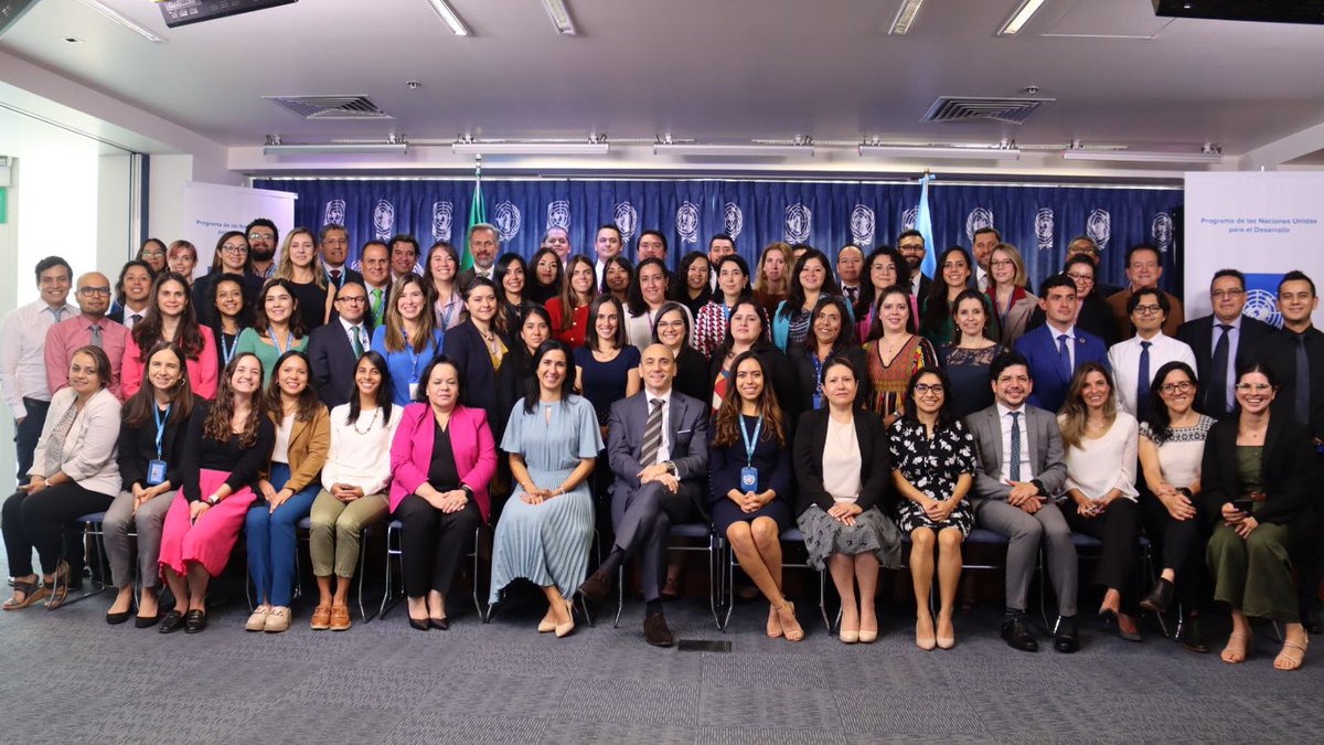 MichMuschett's tweet photo. Es en las oficinas de país en las que @pnud materializa su propuesta de valor. 

Honrada por conocer al equipo de @PNUD_Mexico liderado por @LorenzoJdeL y @sandrasosa, a quienes reitero mi reconocimiento por su gran trabajo a favor del desarrollo sostenible. https://t.co/qgH1kViCdV