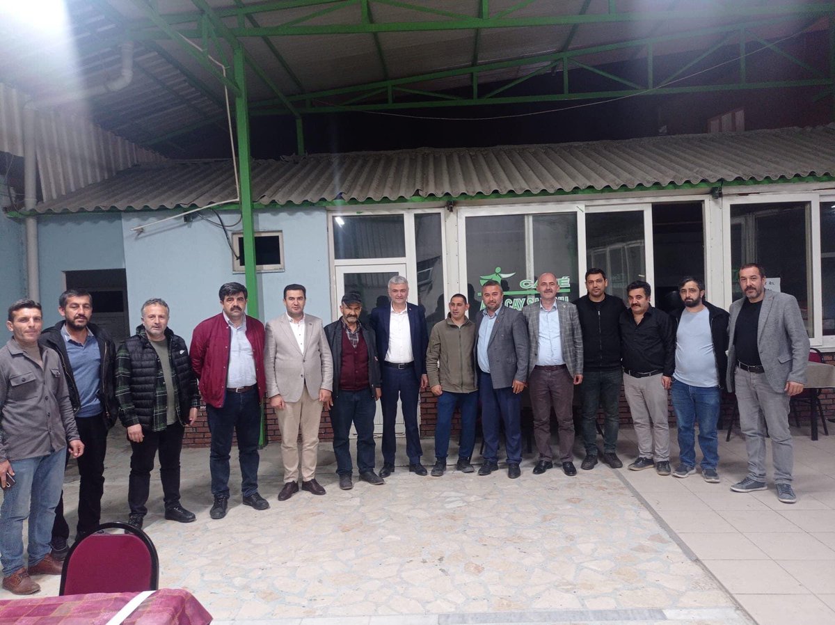 MHPOsmangazi16's tweet photo. MHP Osmangazi İlçe Teşkilatı olarak İlçe Başkanımız Sn.Niyazi Çakır Sn.Korkut Aktaş ve Sn.Suat Ermiş ile birlikte Mehmet Akif (Mutlular)Mahalle Muhtarı Sn.Osman Sakin ve vatandaşlarımızı ziyaret ederek 14 Mayıs ve 28 Mayıs Seçimleri ile ilgili istişarelerde bulunduk. @mckalkanci https://t.co/vMFAGZFp3j