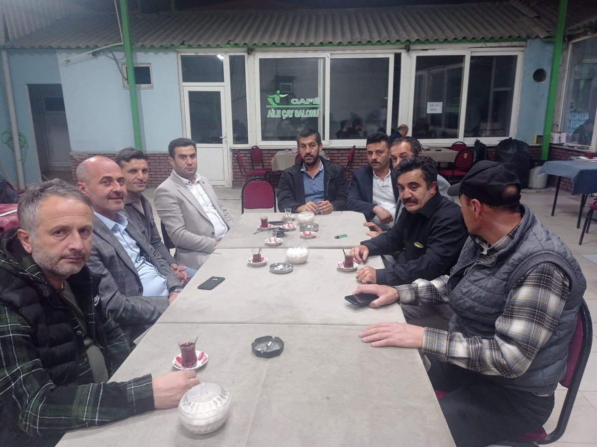 MHPOsmangazi16's tweet photo. MHP Osmangazi İlçe Teşkilatı olarak İlçe Başkanımız Sn.Niyazi Çakır Sn.Korkut Aktaş ve Sn.Suat Ermiş ile birlikte Mehmet Akif (Mutlular)Mahalle Muhtarı Sn.Osman Sakin ve vatandaşlarımızı ziyaret ederek 14 Mayıs ve 28 Mayıs Seçimleri ile ilgili istişarelerde bulunduk. @mckalkanci https://t.co/vMFAGZFp3j