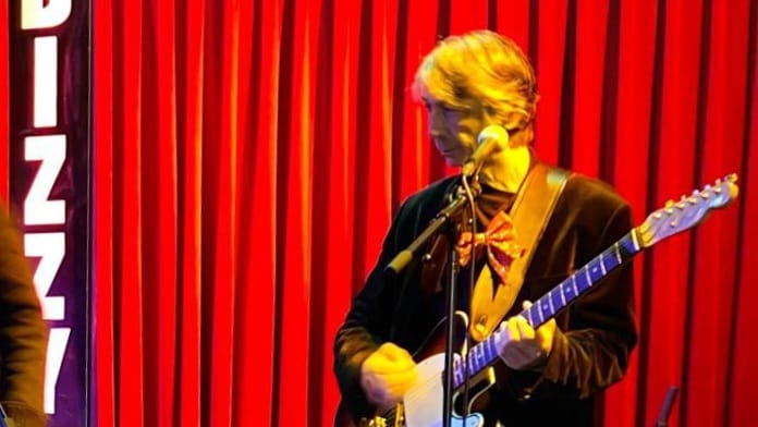 ☀️Deze zonnige zaterdag 27 mei speelt Rainy Days 🌧️ in de tuin! Dat is een 4 koppige  buurtboyband met levenservaring. Ze spelen  covers van Beatles, BeeGees, Springsteen etc. Kom luisteren in de zon, neem je picknickmandje mee 🧺 of kom - waarom niet - lekker dansen! V.a. 14.30