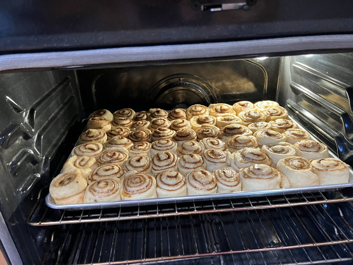 Denise13F's tweet photo. My husband does all the grocery shopping & cooking. Me: #iBake & enjoy baking & I do all clean up after each meal. #CinnamonBun #MyStory #partnership #chef @Tim13S #DailyGratitude #Mindfulness https://t.co/b8007epNS6