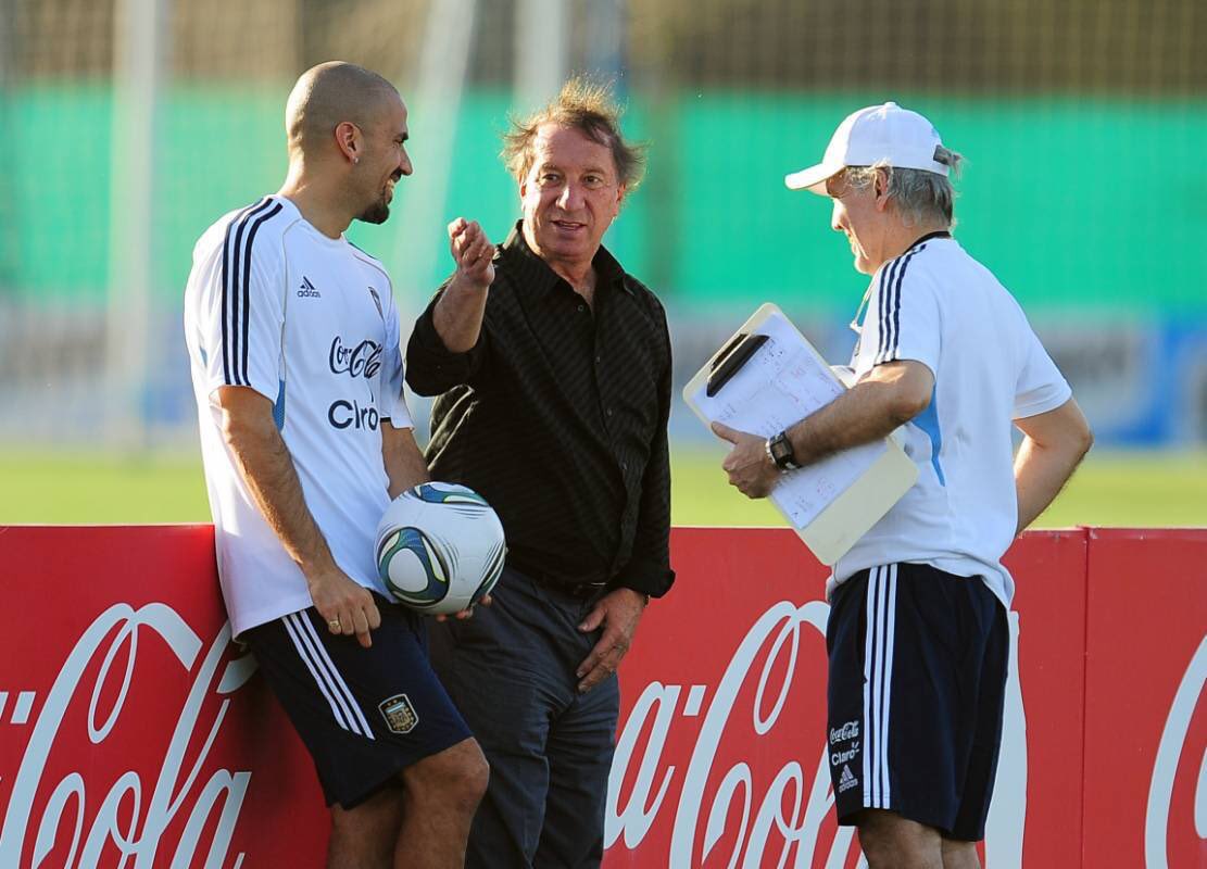 AguirregarayTW's tweet photo. #EDLP Para ustedes cuál es el top 5 ídolos del club? Para mi es:
1-Zubeldia 
2-JSV
3-Mangano 
4-Bilardo 
5-Sabella https://t.co/yKJqMqxj3c