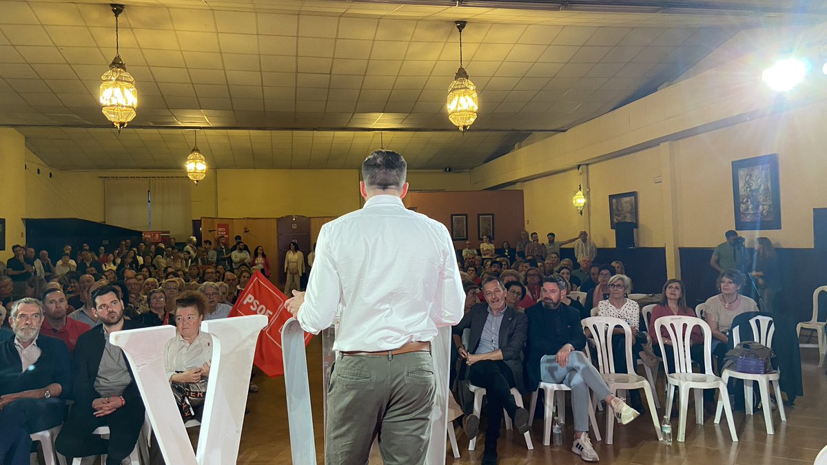 El domingo #VotaPSOE VOTA <a href="/psoecamas/">PSOE de Camas</a> con V de <a href="/Victor_AvilaM/">Víctor Ávila</a> con V de Victoria junto a <a href="/rafarecio22/">®️afa ®️ecio</a> y <a href="/JFdezdelosRios/">Javier Fernández de los Rios</a> grandes Socialistas y grandes amigos #VotaLoQuePiensas #RodeateDeGigantes