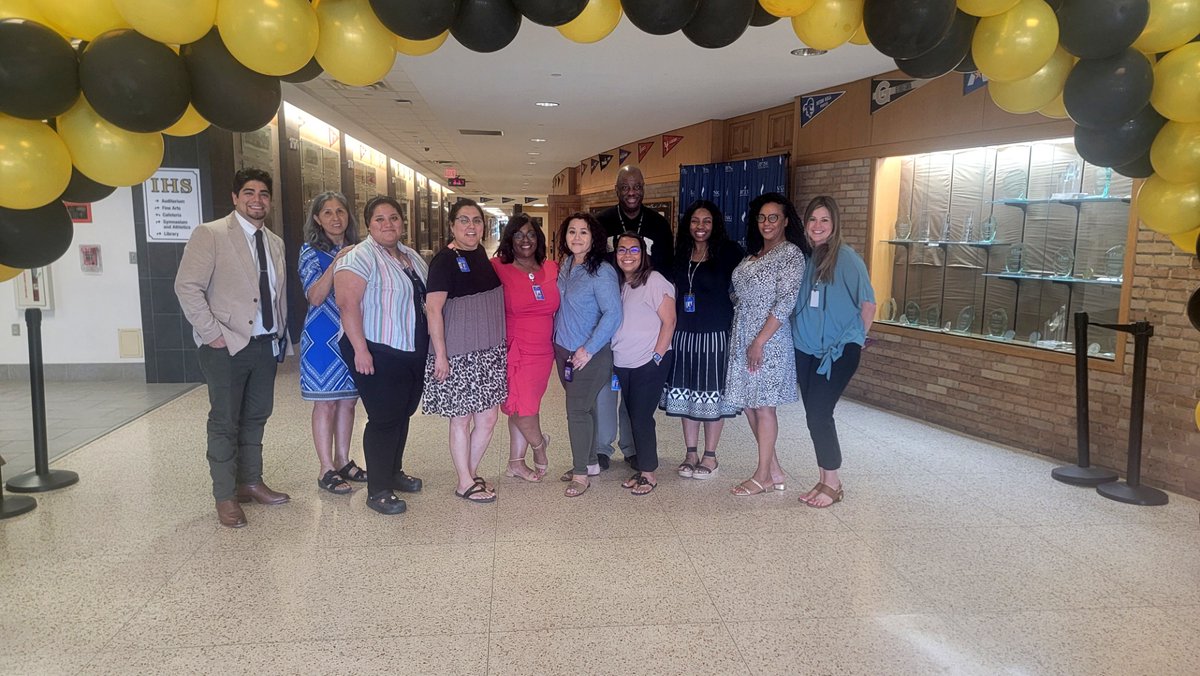 The Dream Team preparing for our scholarship donors!! <a href="/Counseling_IISD/">Irving ISD Counseling</a> <a href="/MrHdzIrving/">MrHdzIrving</a> #thepowerofus <a href="/IrvingHigh/">Irving High School</a>