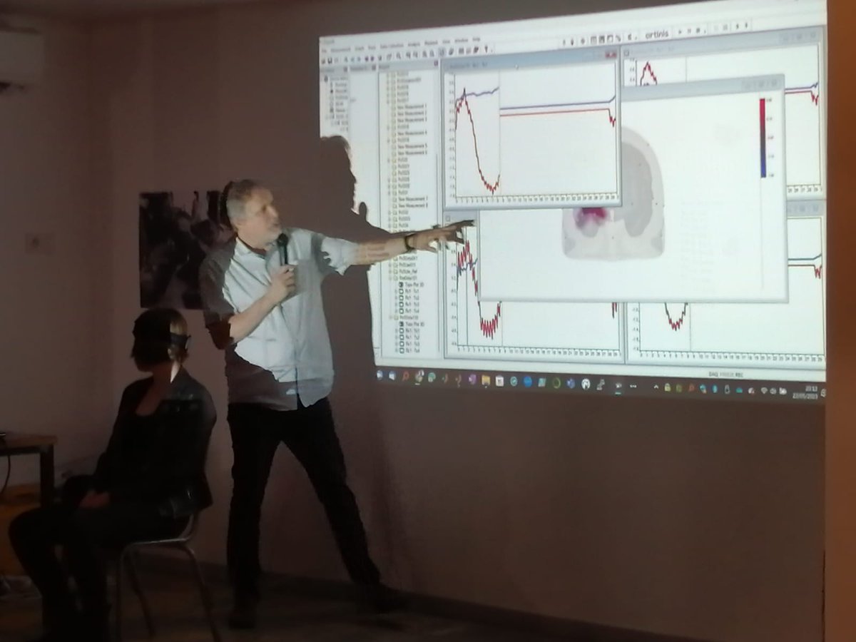 📷 #pint23 Retour en image de la 1ère soirée <a href="/IMTMinesAles/">IMT Mines Alès</a> <a href="/pintofscienceFR/">Pint of Science FR</a> <a href="/pintsworld/">Pint of Science World</a>
👉 Cerveau et Mouvement sous surveillance
 🧠 💻 👟 🎥 par <a href="/EuroMov/">EuroMovDigitalHealthMotion @euromovdhm.bsky.social</a> 
🎙️<a href="/DrayGerardFr/">Dray Gérard</a> #PierreSlangen