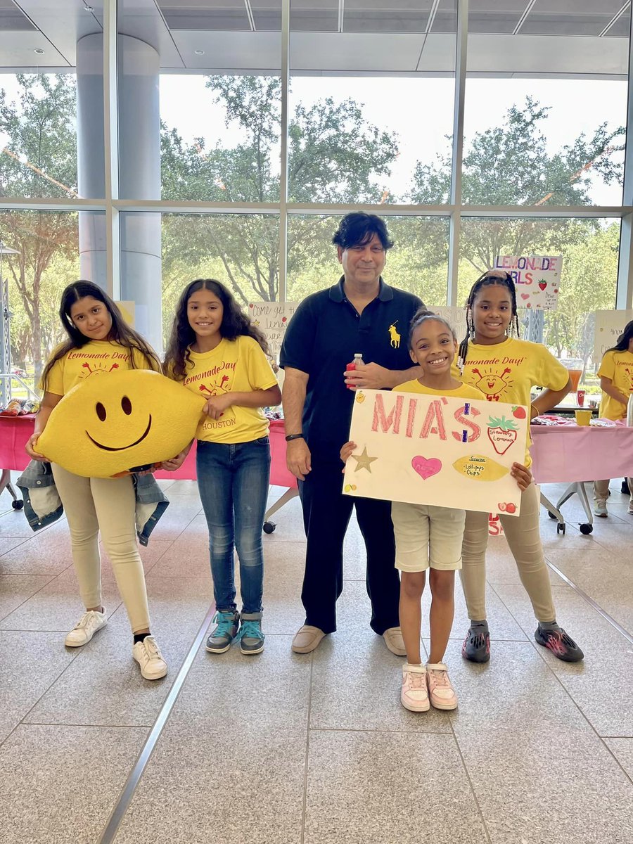 alliantgroup's tweet photo. Our girls from @WoodsonESHISD from the #STEAM Town program with the @ghwcc came to #alliantgroup!
Through our partnership with @LemonadeDayHou our STEAM Town girls had a chance to sell lemonade to our professionals, where they practiced their entrepreneurial skills! https://t.co/mscoHDXulU