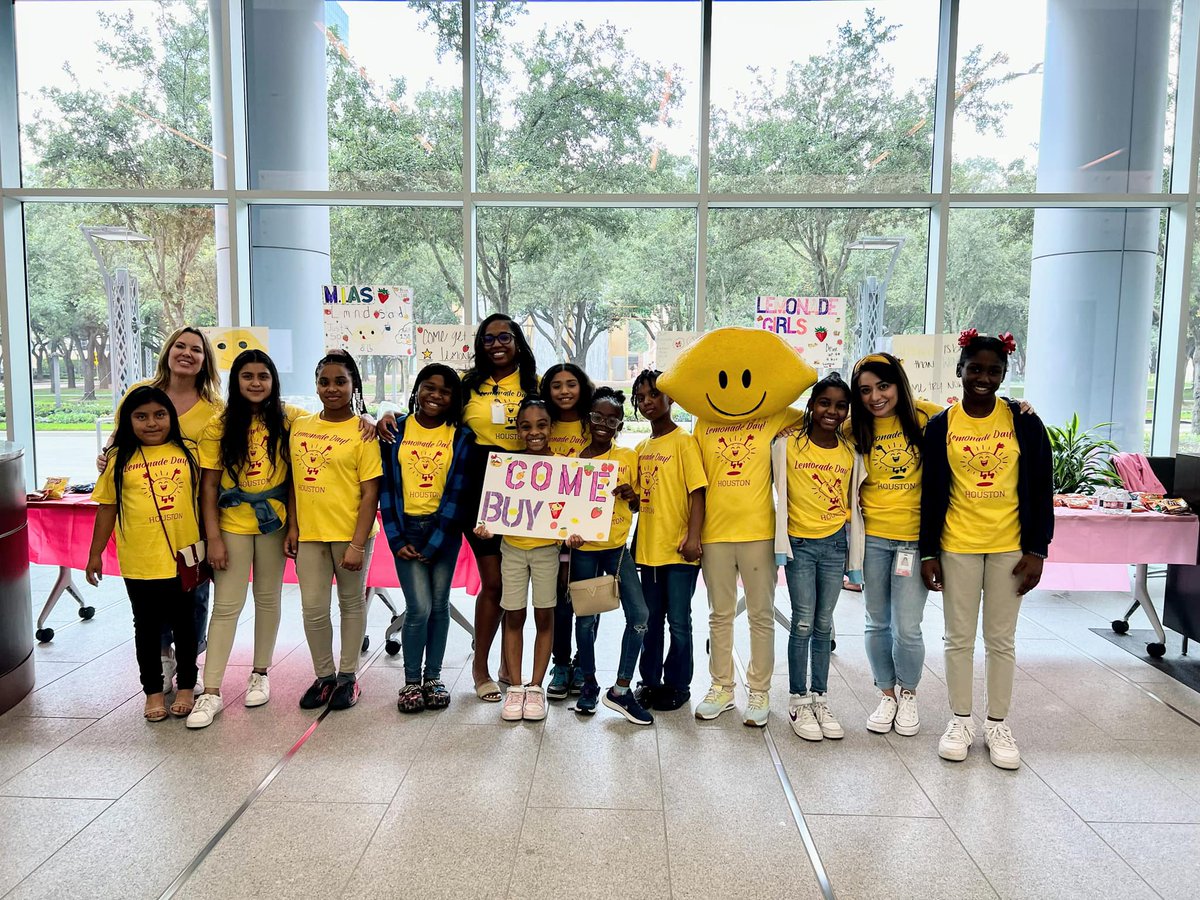 alliantgroup's tweet photo. Our girls from @WoodsonESHISD from the #STEAM Town program with the @ghwcc came to #alliantgroup!
Through our partnership with @LemonadeDayHou our STEAM Town girls had a chance to sell lemonade to our professionals, where they practiced their entrepreneurial skills! https://t.co/mscoHDXulU