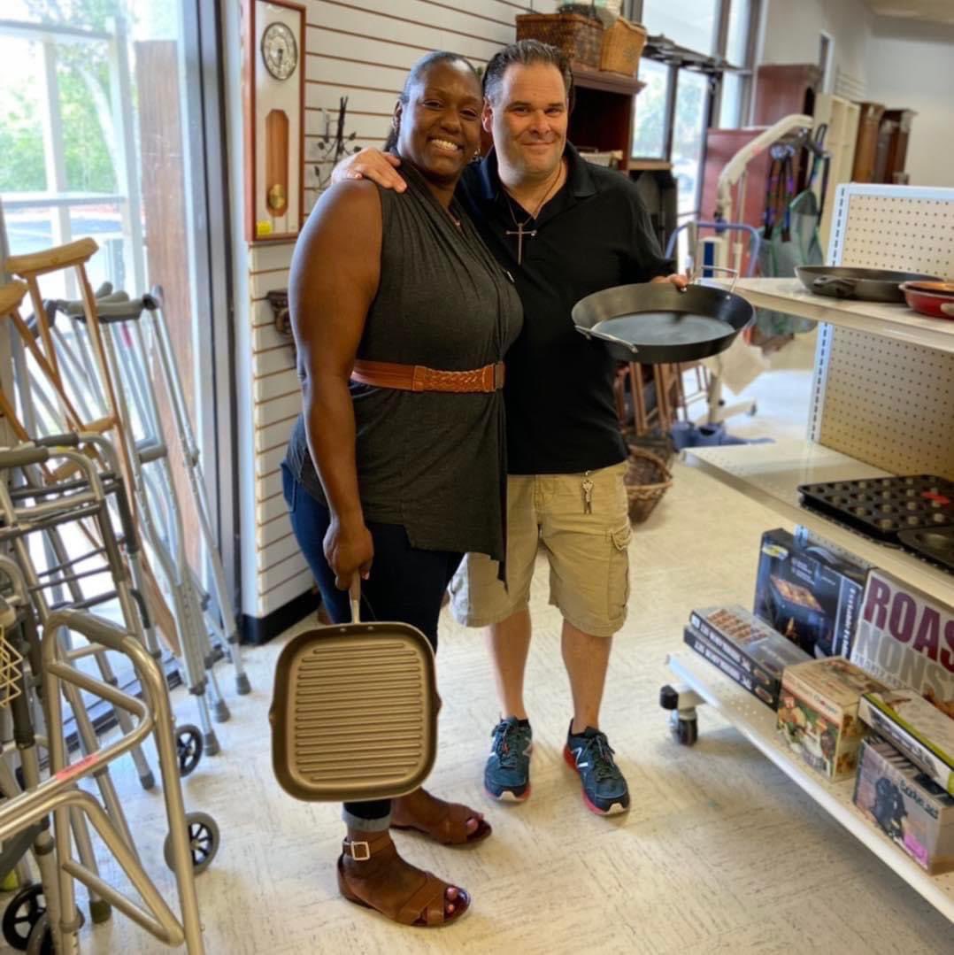 CCHCoalition's tweet photo. Thanks to our incredible Case Managers &amp; Rapid ReHousing Teams expertise, guidance, &amp; unwavering support, we work together to:

🔑 Assess unique needs
🏠 Develop personalized housing plans
💼 Connect individuals to vital resources
🤝 Build strong community partnerships https://t.co/ige1GoZhs0