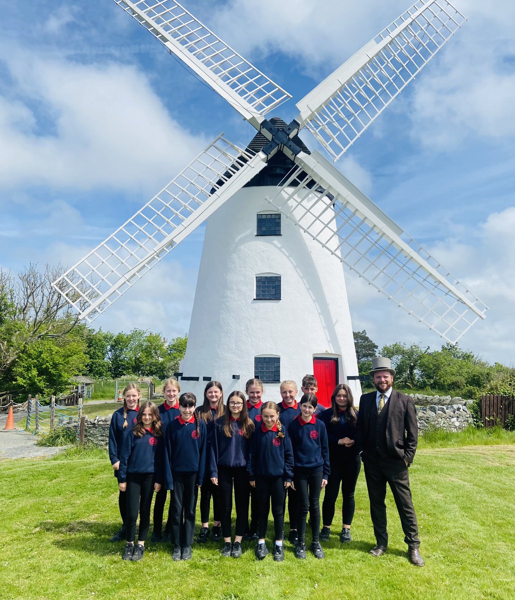SyrHughTech's tweet image. Fantastic Day at #MelinLlynon 

Pupils had a masterclass in creating the #siocled bars following a curriculum based enterprise of branding, packaging and creating the moulds and chocolate this year.

@AdobeExpress for branding @TechSoft_UK for packing @tinkercad for the mould.