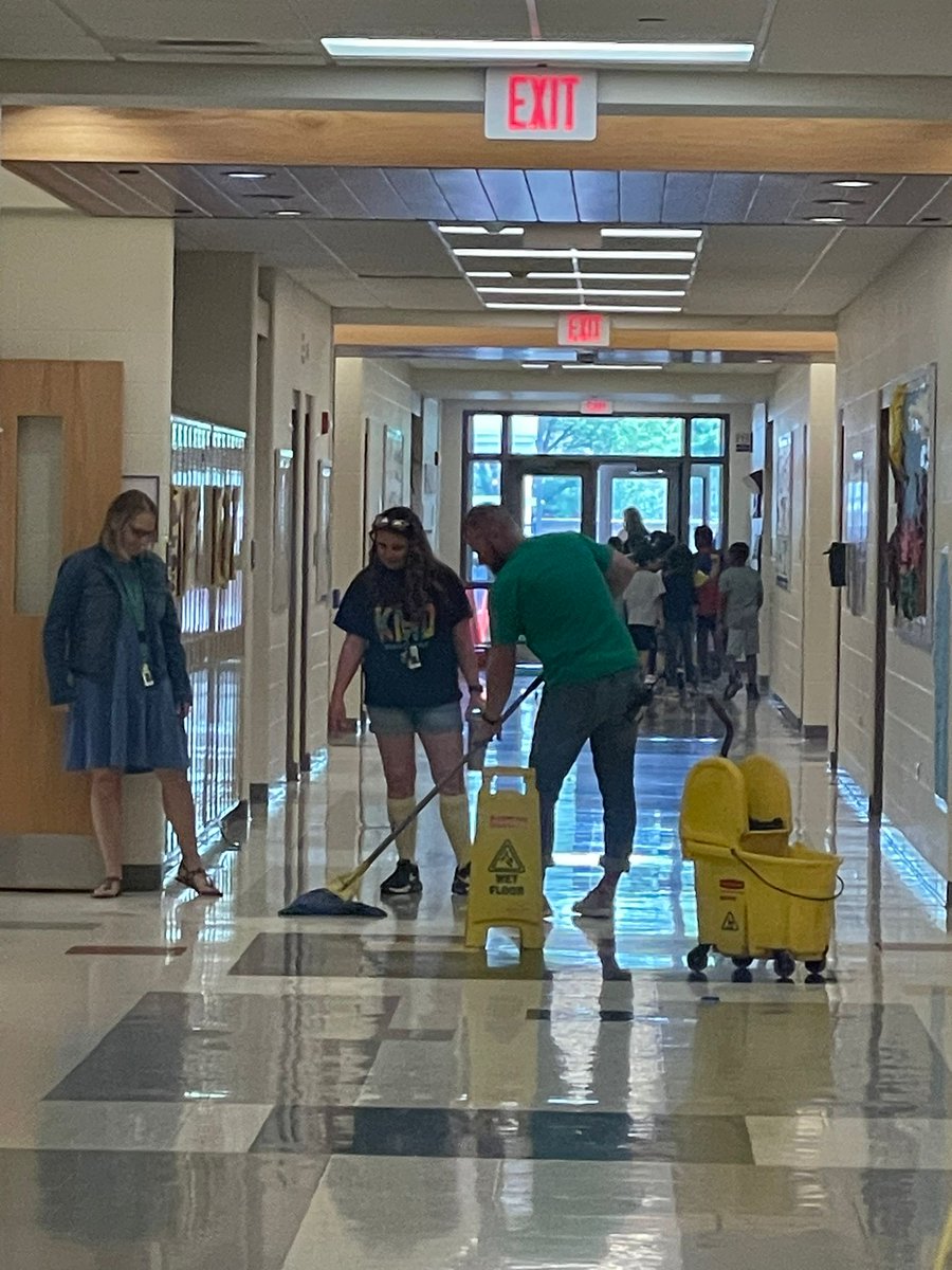 A true #principalsinaction. No need to call the custodians for a spill, I got this! 

#EduCultureCookbook #teachbetter #servantleader #PunkRockClassrooms #edutwitter #education