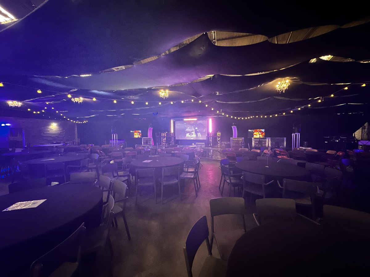 SoundsFXDjs's tweet photo. #belter of a night, providing sound, light and video solutions to the @ValeSportsArena https://t.co/qOmgINYVqg