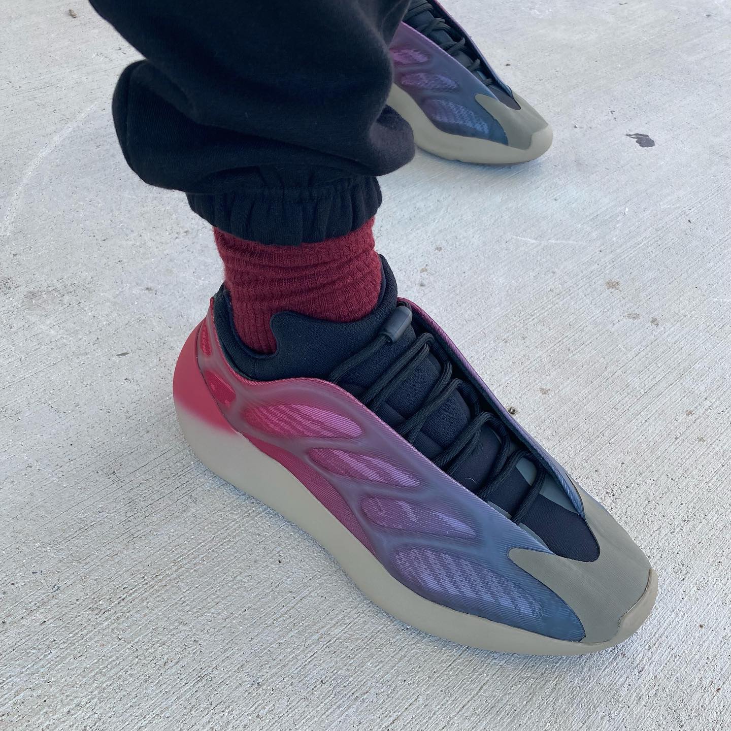 れています adidas - adidas YEEZY 700 V3