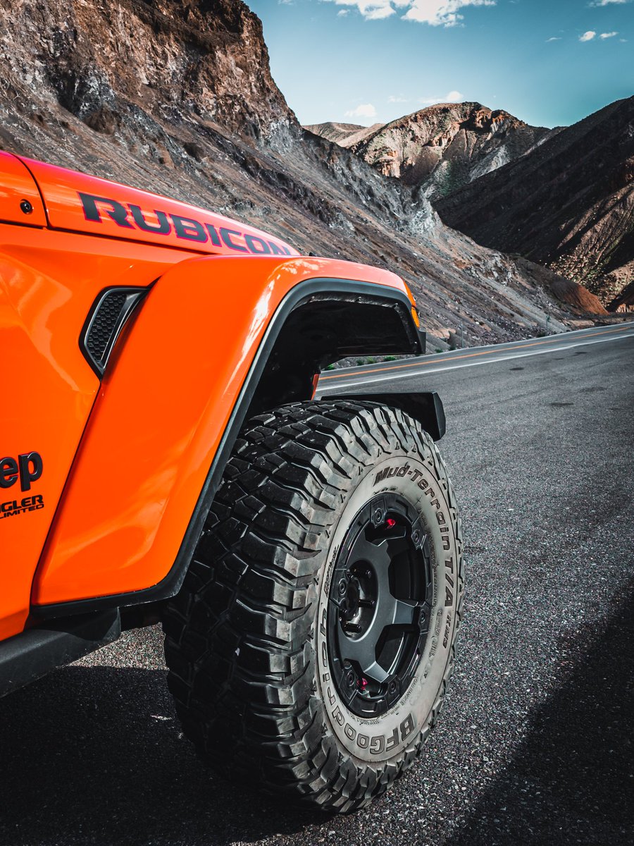 Calling all roadtrippers! On this #tiretuesday can you guess how many miles I put on these KM3s during our last trip? What's the most miles you've traveled in one trip? I'm looking at you, long distance overlanders!